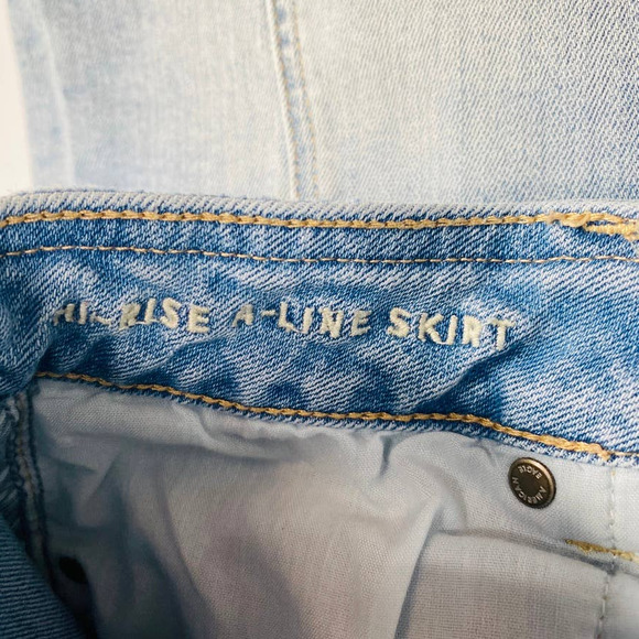 American Eagle Light Wash Button Front Hi-Rise A-Line Skirt Super Stretch Sz 4 - Picture 11 of 13